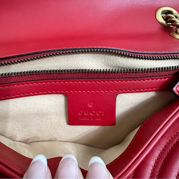 Authentic GUCCI GG Marmont Shoulder Bag - Small - Picture 2 of 11